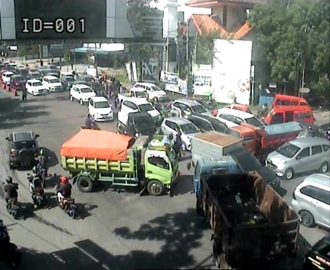 View image on Twitter