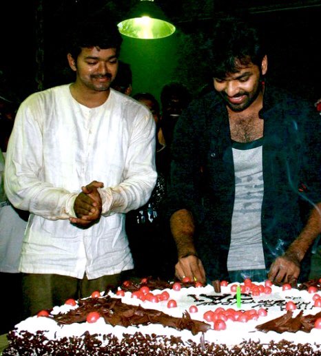 Srinivasan12123's tweet photo. Many more happy returns of the day @Actor_Jai Anna by #ThalapathyVijay fan the grand cinema industry started with our #Master ...the come back movie with #SA_CHANDRASEKAR appa in #capmari really fulfilled movie ... இன்பமாக வாழ வாழ்த்துகள் https://t.co/YxvQU45gC6