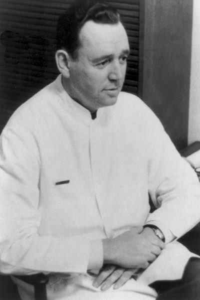 SurgeryLegends's tweet photo. In 1952, a polio epidemic swept through Denmark. Anesthetist Bjorn Ibsen (1915-2007) managed paralyzed patients with intubation and ventilation, reducing mortality hugely. By 1953, he had turned a student nurses classroom into an “intensive therapy unit”: the world’s first ICU. https://t.co/whOUpp0aBJ