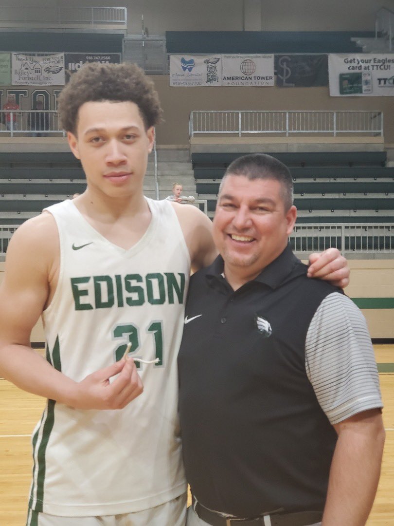 Showtime_2017's tweet photo. Congratulations to Showtime’s ⁦@MasonAl12842479⁩ signing with Conner State.  I’ve had the pleasure of coaching him the last 3 yrs. Conners your getting a great ball player and even better kid!! https://t.co/kbdRujNXZY