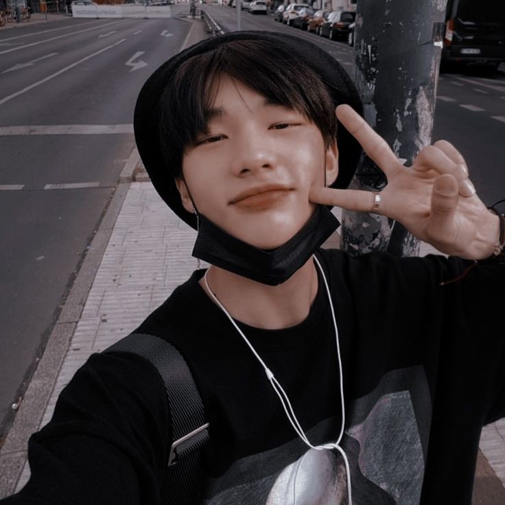 HyoonjiNg's tweet photo. jalan jalan biar kena korona

   Mutualan? rt aj gua fb kok santuy breh 
; #roleplayer #roleplayerindonesia https://t.co/hieznA2c6I