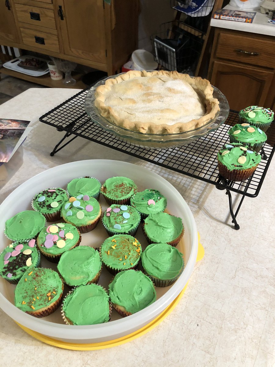 kdscott4's tweet photo. Happy Birthday Rob. The boys and I hope you make the last year of your 30’s the best one!!  Here’s to a sugar coma!! https://t.co/KAXTBg1BoP