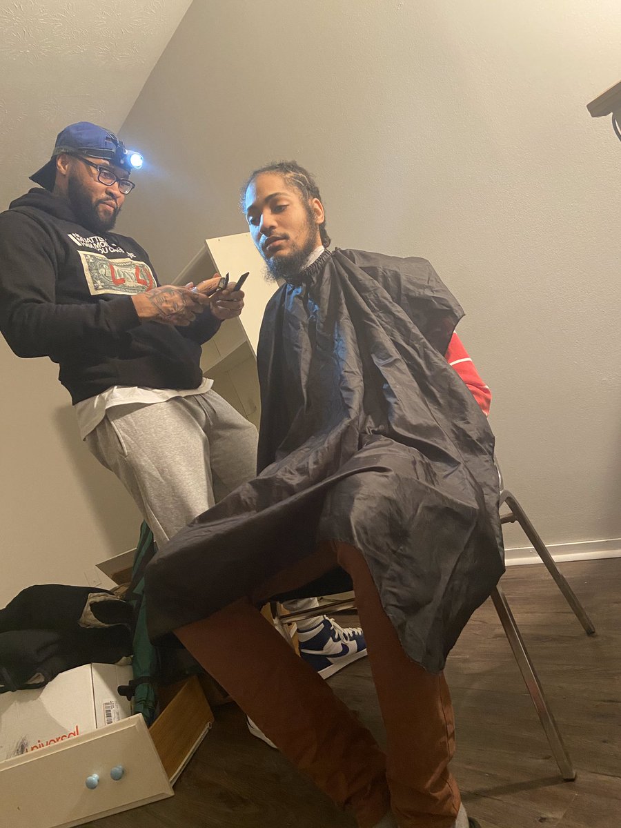 Stretchfinessin's tweet photo. I just got a @jugheadprod house call cut. In conclusion you niggas broke. https://t.co/WhcSmhnF49
