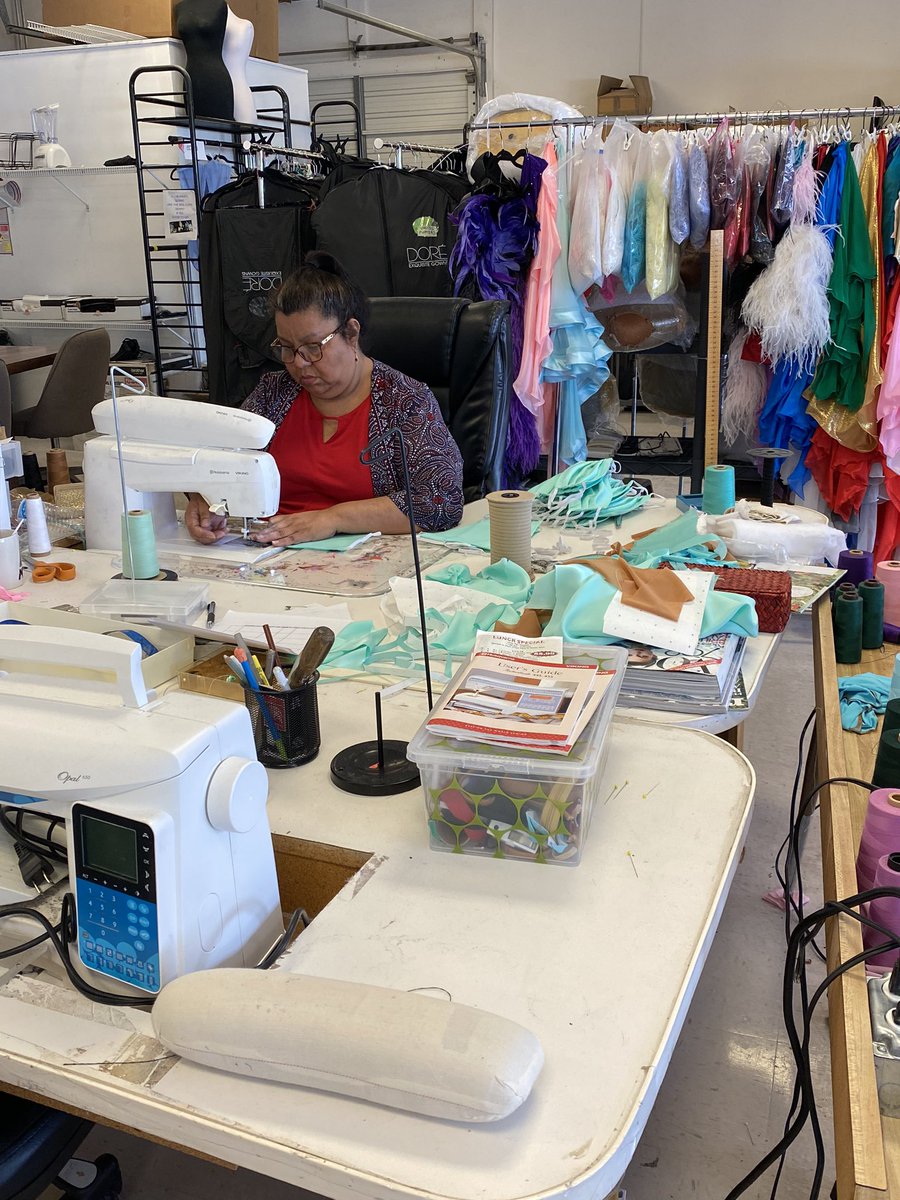 Dawnsmartdore's tweet photo. My incredible team making masks. So proud of them. Sent out 400 so far @DoreDesigns @FredAstaireCorp #Advis #millionmaskchallenge
#PPE #PPENow #coronavirus #CoronavirusUSA #beapartofthesolution #MadeInAmerica https://t.co/oVFM02WJQU
