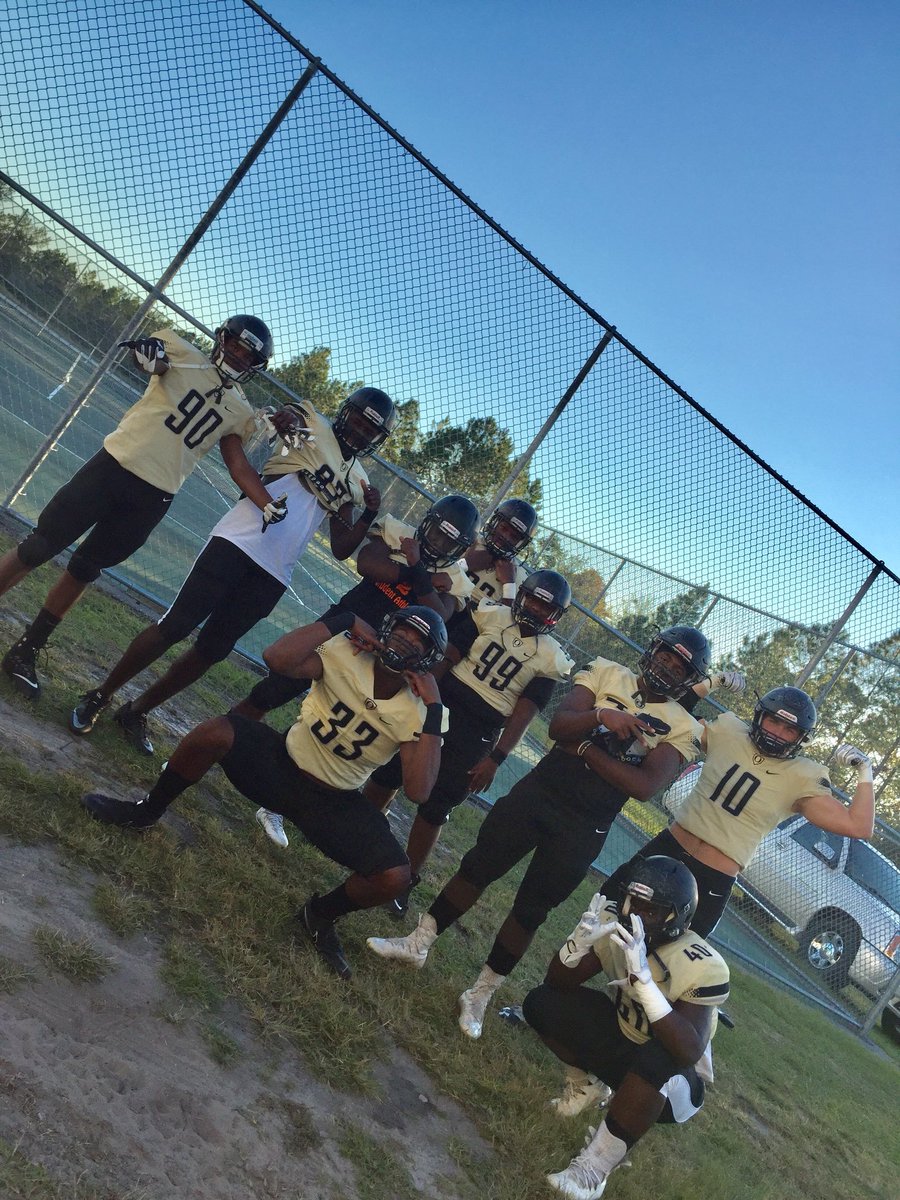 CoachCWheeler's tweet photo. @CoachArthur71 Oh those black hats! #Chills #BlackPlague #TrenchKings @StanleyJBap @_jb1013 @_chantzler @BrownGerjuan @Tayari24 #Brotherhood https://t.co/hAaDOR6Ovy