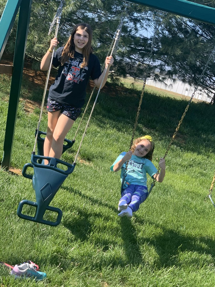 gentry_nickie's tweet photo. Brenlie and her family enjoyed some sunshine and softball today. Way to go, Brenlie! @BriarwoodES @CPotterTeach #BEworkers #HealthyAtHome #NTIKY https://t.co/cG0rl6mxBz