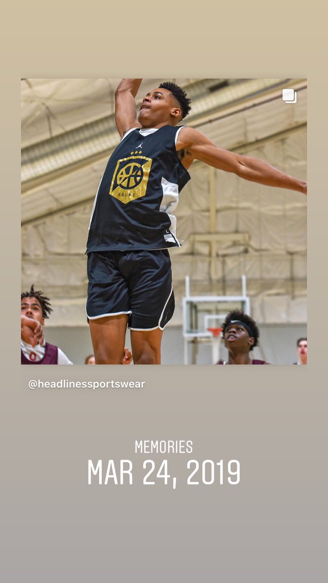 HDLNS's tweet photo. That time @NateJohnson34 had a run out steal and gave the young front row fans the highlight dunk they wanted. #NextLevelKid #MakeHeadlines https://t.co/g3ppQm3pkI