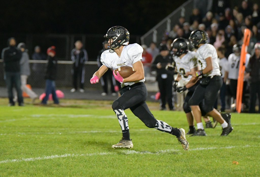 kollin30's tweet photo. If you are a football person please join the challenge of posting a football photo. Just one picture, no description. Please copy the text in your status, post a picture, and look at some great memories/pictures. https://t.co/QpmniWBNZH