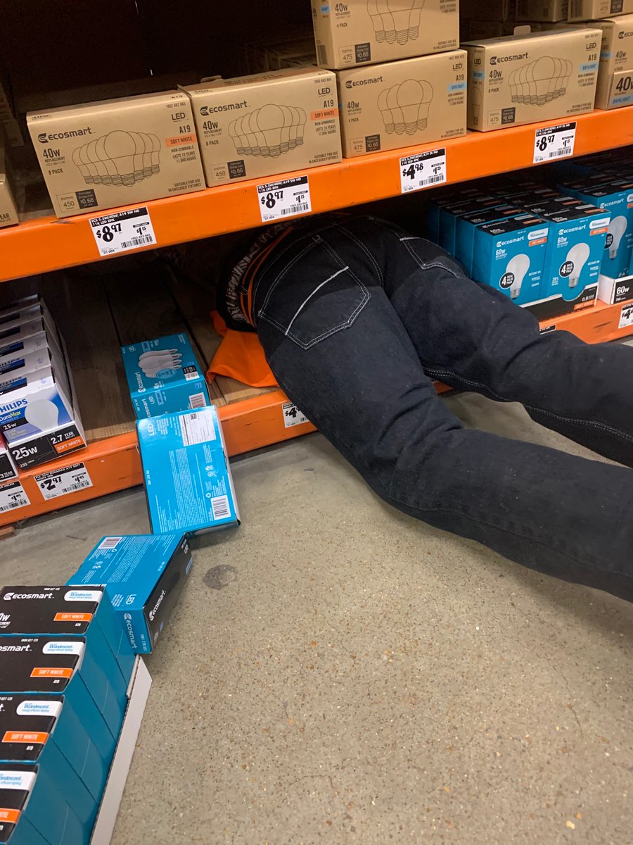 AlePaintgirl11's tweet photo. Great job to new associate Deshun!
First homer in less than a month !
Asked if he could help D27 during a slow shift and went straight to rack diving🙌🏽
@jdducres @TyroneSASM0703 @RSalemi https://t.co/Jto01ifFva