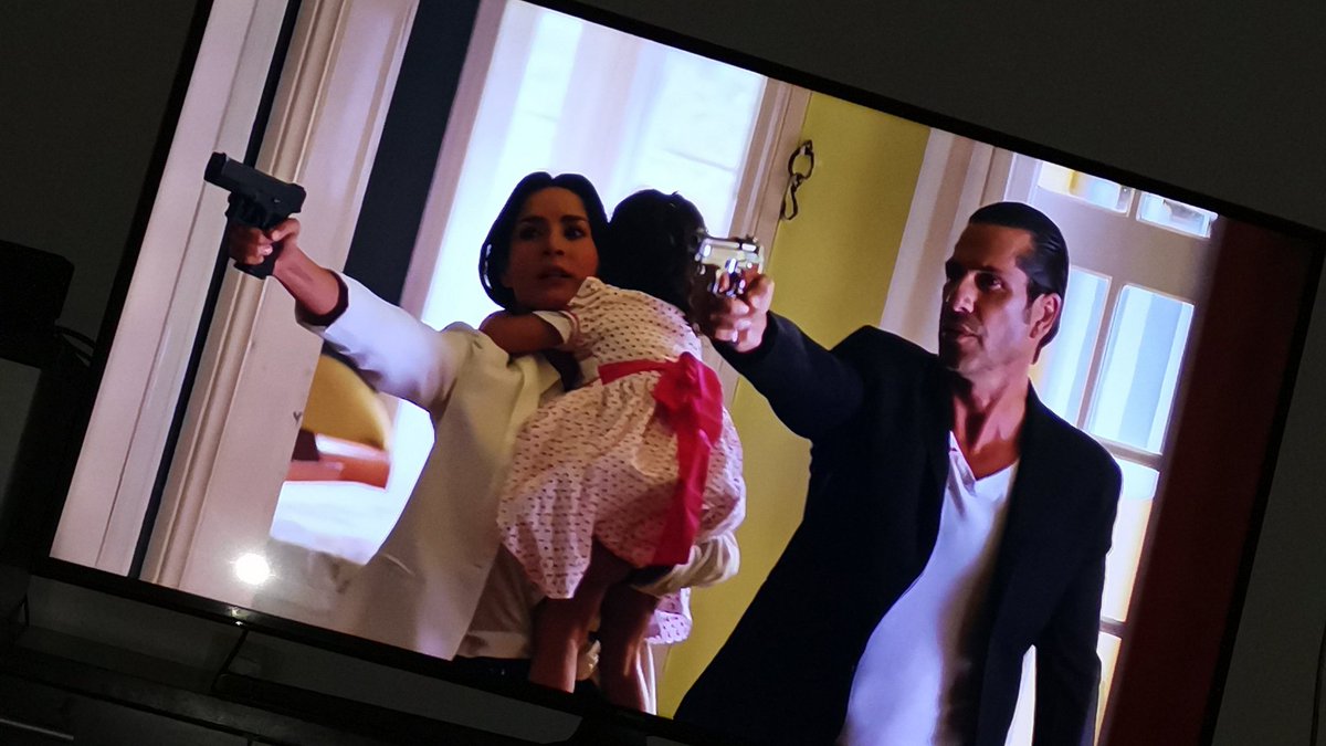 7282839a's tweet photo. Me muero por esta pareja!! 😍😍😍😍 #ElFinalDelParaiso #cataytiti https://t.co/SLjMrKARq4
