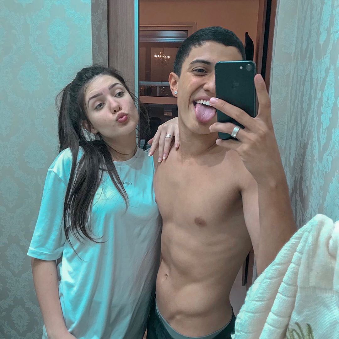 mariahfcastro's tweet photo. Como e com quem eu queria estar nessa quarentena https://t.co/ShGncNtXch