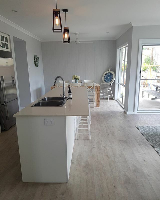 evolvedfloors's tweet photo. Kitchen goals! Natural Washed Oak in all its glory 🦋 https://t.co/CXJxbNsXTx https://t.co/R26rgm5ruk