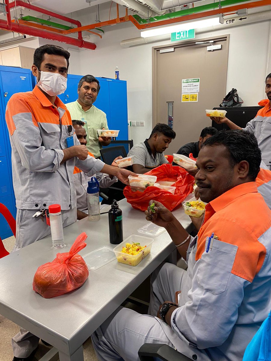kycheah5's tweet photo. Thanks to our heroes–Ambulance Drivers, Health Attendants, cleaners, admin staff, etc in helping to fight virus and keeping us safe. They have been grappling with lost time with family members and disruptions to their personal routines and plans @majuritysg #SGStrong #covid19 https://t.co/Wq9KtPbkkC