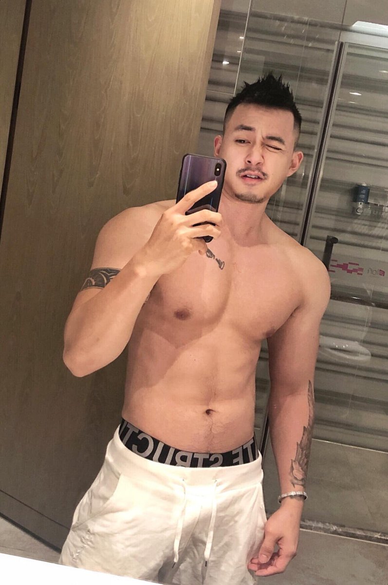 StoreNam's tweet photo. Đẹp trai như tài tử Hồng Kông thì không ai khác ngoài anh.
Mặt đẹp, body đẹp, con nhà giàu, giỏi, nhưng ngoài nhỏ con hơn hình https://t.co/LG2to1HHHr