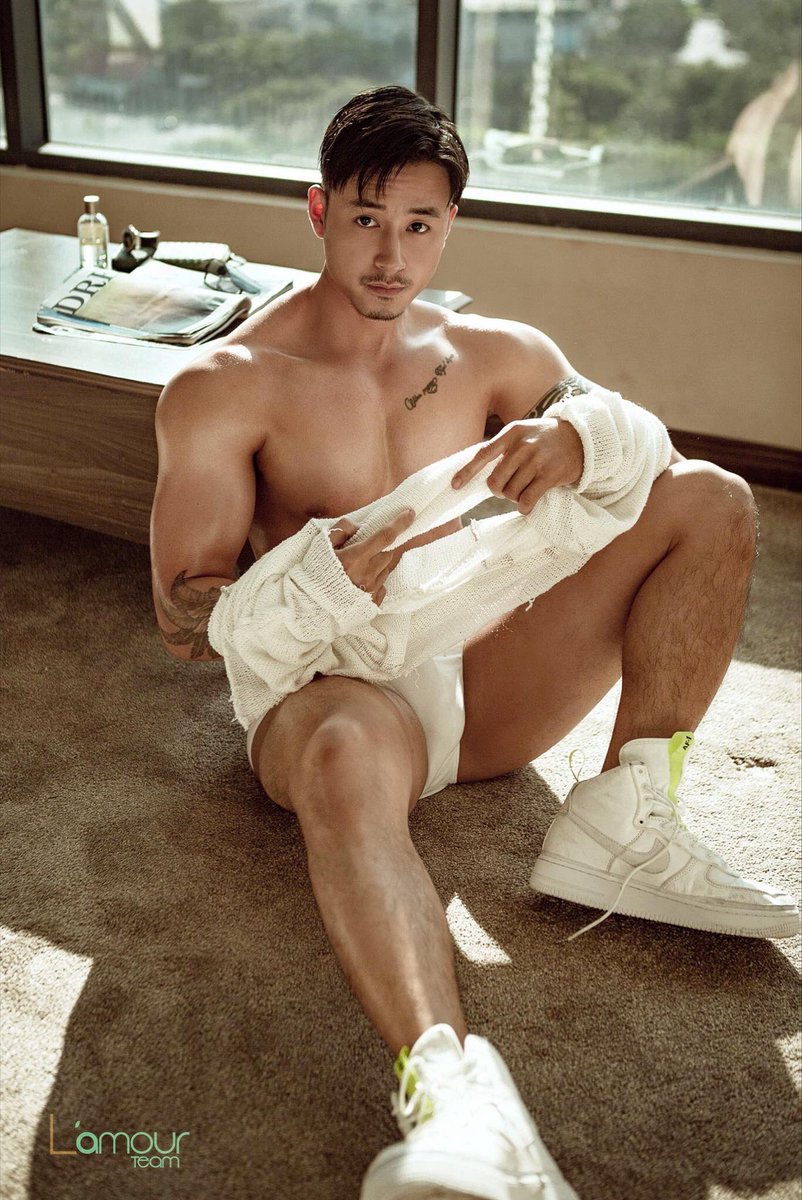 StoreNam's tweet photo. Đẹp trai như tài tử Hồng Kông thì không ai khác ngoài anh.
Mặt đẹp, body đẹp, con nhà giàu, giỏi, nhưng ngoài nhỏ con hơn hình https://t.co/LG2to1HHHr