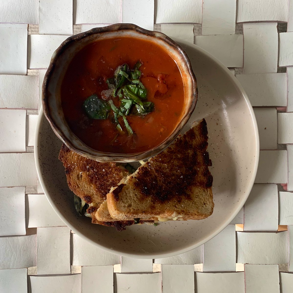 this is some roast tomato soup (made months ago but defrosted today) and grilled cheese with basil n a little bit of chilli garlic oil