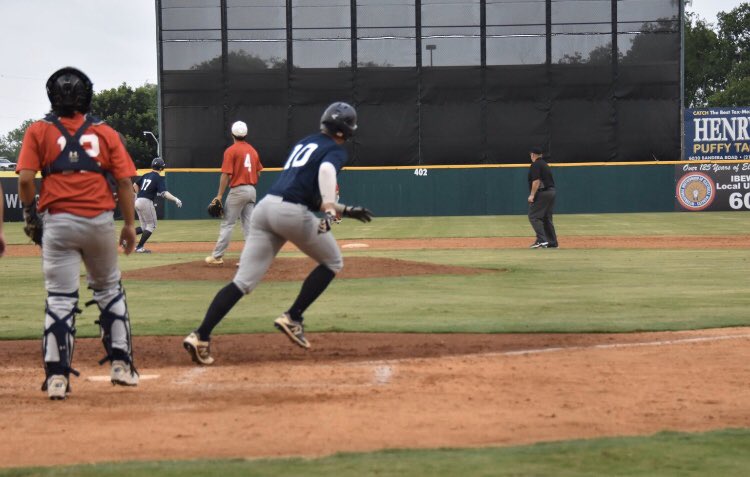 CadeDawg8's tweet image. If you are a football/baseball person please join the challenge of posting a football/baseball photo. Just one picture, no description. 

Please copy the text in your status, post a picture and look at some great memories/pictures.