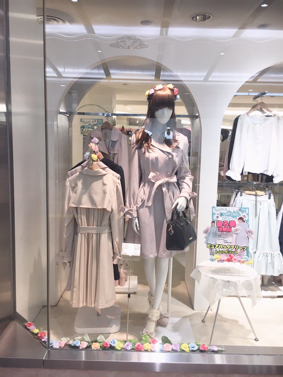 Lodispotto さんちか店 トレンチコート Priceダウン トレンチコートがお得になりました さんちかに在庫あるのは2品番 バックプリーツ サイドプリーツ 写真の色味は完売 15 800 Tax 10 900 Tax 昨日だけでも人気でしたので 気に