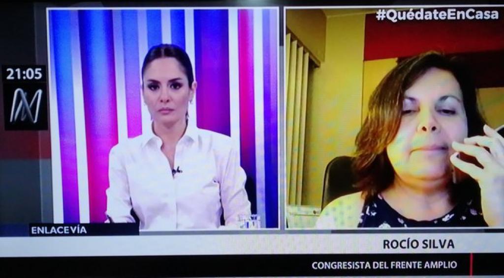 lazo_leslye's tweet photo. Congresista Roció Silva @pavese dice que @FrenteAmplioPe no va asistir al Pleno de mañana porque deben acatar el aislamiento social, pero si asistió para juramentar a pesar de estar declarada la emergencia, incluso fue candidata a presidir la mesa. Doble discurso? https://t.co/BGgkSKvjt2
