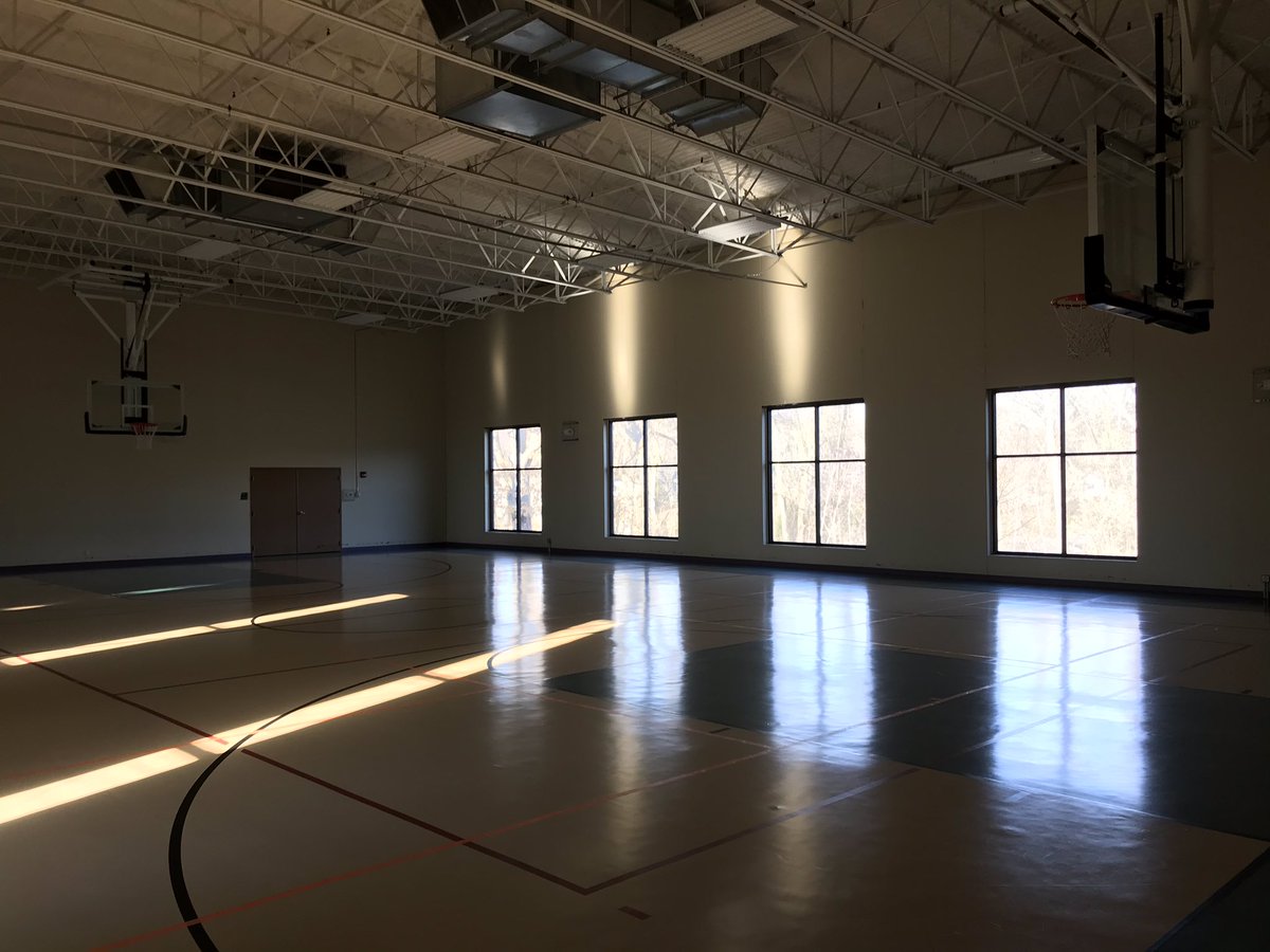 edinabasketball's tweet photo. Have always loved the windows at Good Sam and the way the light streams in throughout the day. #basketballsanctuary
#itsmorethanjustagame
#skillshomework
#ebaplayerdevelopment #futurehornets https://t.co/kYkXQV0fUX
