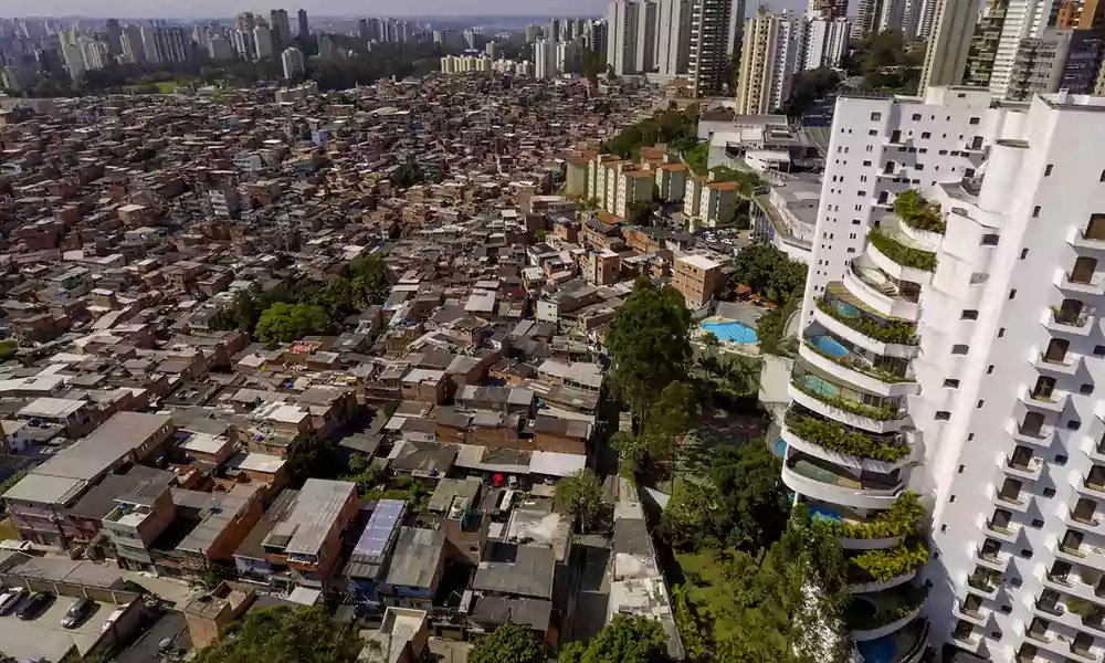 Luego de la Pandemia, porque pasará, es hora de que Latinoamérica se ponga la problemática de la vivienda digna y el Derecho a la Ciudad al hombro.

Es difícil el #QuedateEnTuCasa cuando tu casa tiene piso de barro, goteras infinitas, perdidas de gas y hacinamiento.