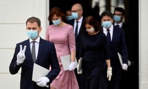 The same has happened in Slovakia, with politicians holding all press conferences in masks, with Slovakia’s female president appearing in a homemade fashion mask during official business.This must be encouraged in  #Pakistan & everybody in public should wear  #Masks4All./18
