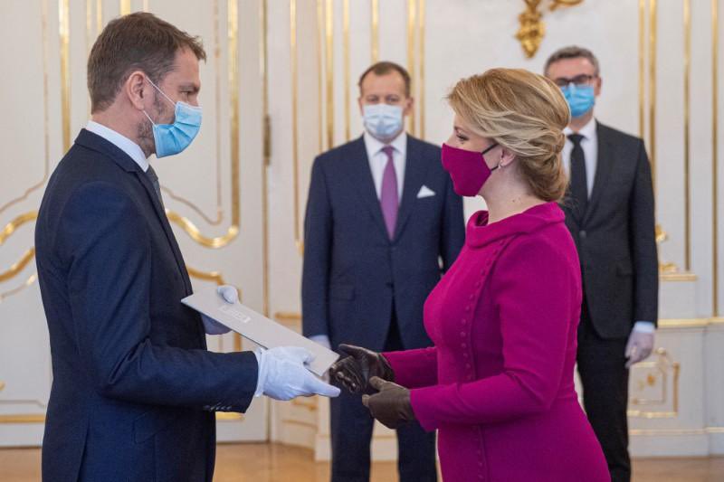 The same has happened in Slovakia, with politicians holding all press conferences in masks, with Slovakia’s female president appearing in a homemade fashion mask during official business.This must be encouraged in  #Pakistan & everybody in public should wear  #Masks4All./18