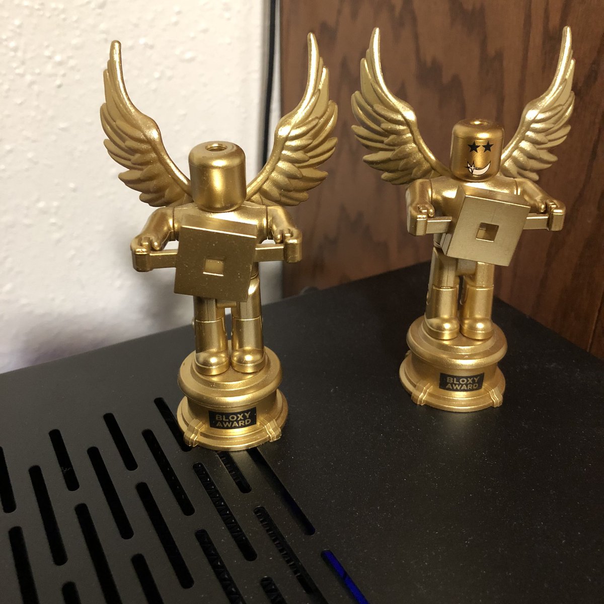 Andrew Mrwindy Willeitner On Twitter I Feel Ya Got One 2 Years In A Row And I Had To Improvise With Bloxy Toys - roblox golden bloxy award toy