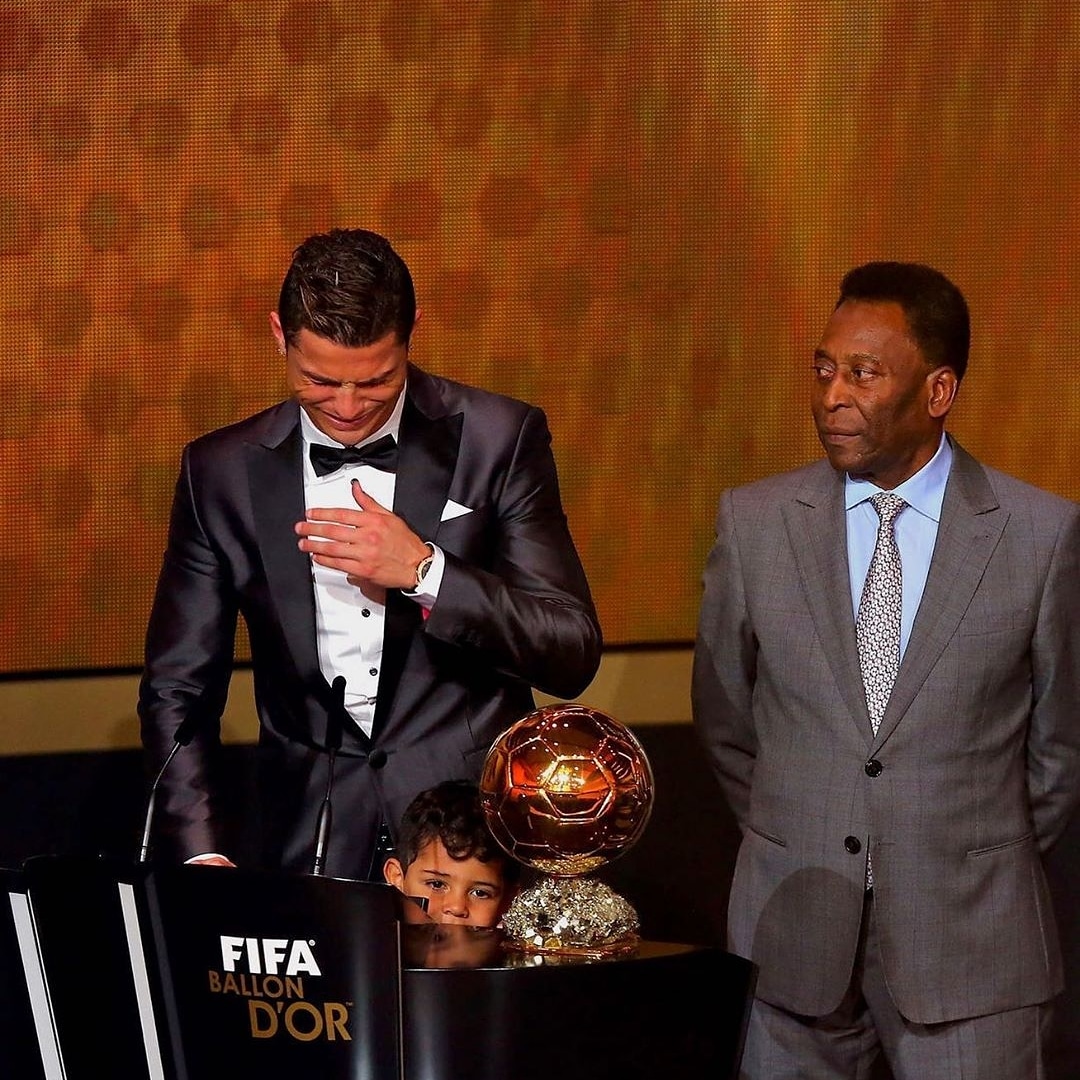 KevinFarinango5's tweet photo. “Hoy por hoy, Cristiano Ronaldo es el mejor jugador del mundo, es más estable y en cambio Messi no es un goleador”.

-Edson Arantes do Nascimento “Pelé”.
.
.
#cristianoronaldo #cr7 #ronaldo #juventus #turin #pele #brasil #noticiasfutbol #foxsports #lionelmessi #messi https://t.co/yiBpR6eGm0