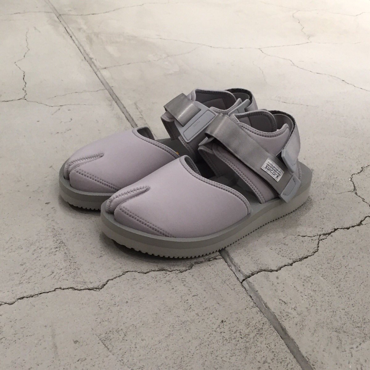 MT_SHINJUKU's tweet image. 〈SUICOKE〉
"BITA- V"
17,000円（+tax）

人気のブランドから
モードな雰囲気の
一足が入荷致しました。

#monkeytimejp 
#beautyandyouth
#suicoke