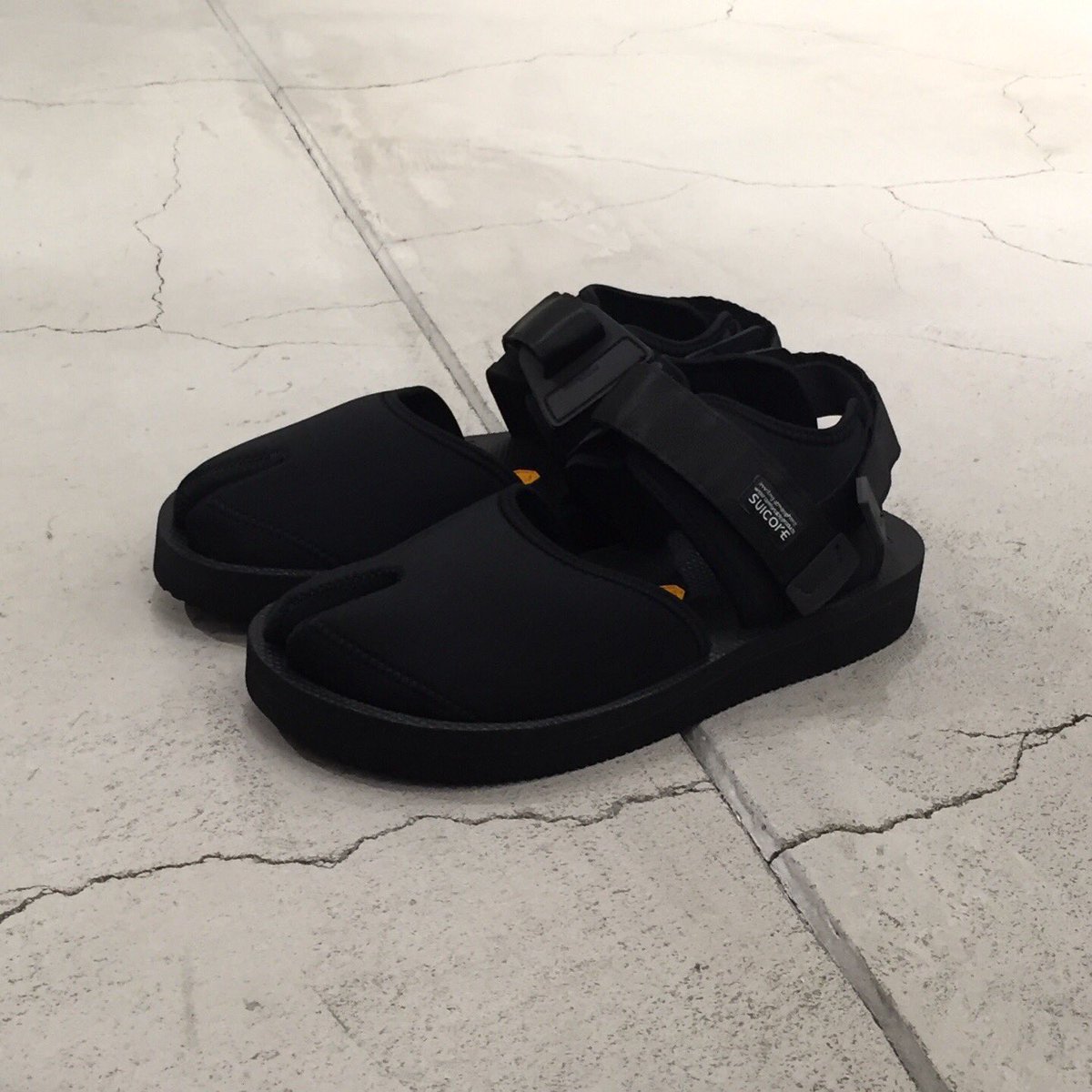 MT_SHINJUKU's tweet image. 〈SUICOKE〉
"BITA- V"
17,000円（+tax）

人気のブランドから
モードな雰囲気の
一足が入荷致しました。

#monkeytimejp 
#beautyandyouth
#suicoke