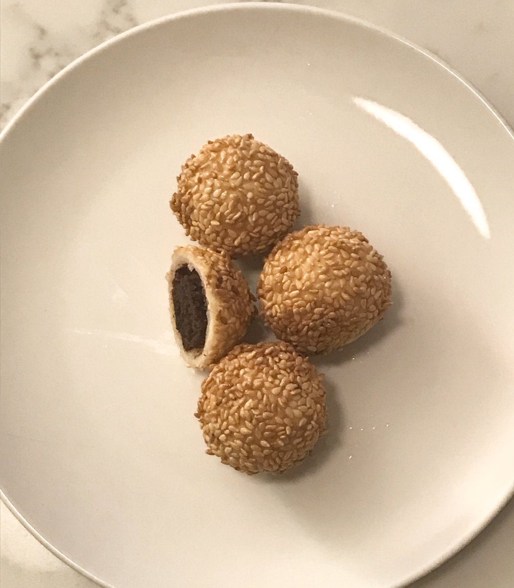 patisserieclark's tweet photo. Fried some Chinese Sesame Balls with Red Bean Paste!! Doesn’t it look/taste delicious..? #delicious #homecooking #sesameballs #redbeanfillings #sesames #stayhome https://t.co/XfZIwAcZod