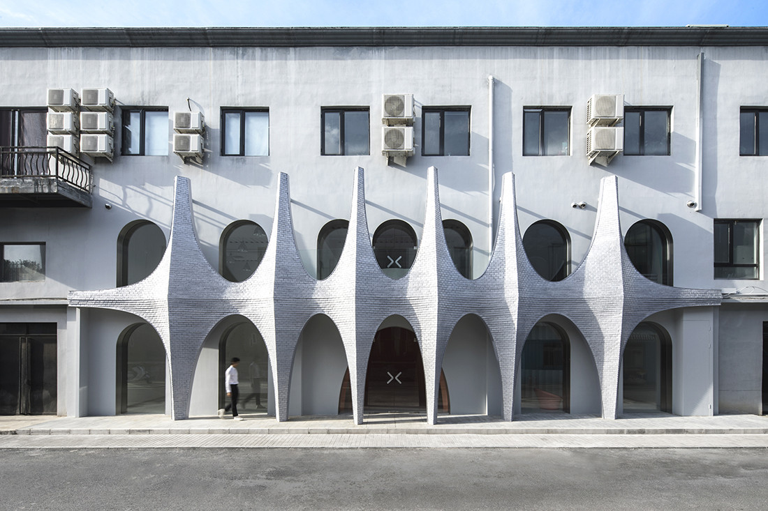 123 Architects’ renovation of a factory turned photography studio in Beijing’s art district shows off the real art that can be achieved in this industry. indesignlive.com/the-work/the-1…