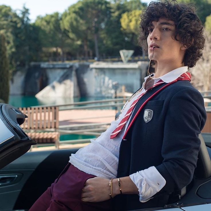 AltBaah's tweet photo. Isso aqui e um ze droguinha// isso aqui no máximo é um bando de psicopata que acabou se sair do hospício 
.
.
.
#Elite3 #EliteNetlix #Elite #EliteNetflix3 https://t.co/Ba1FiWEUNW