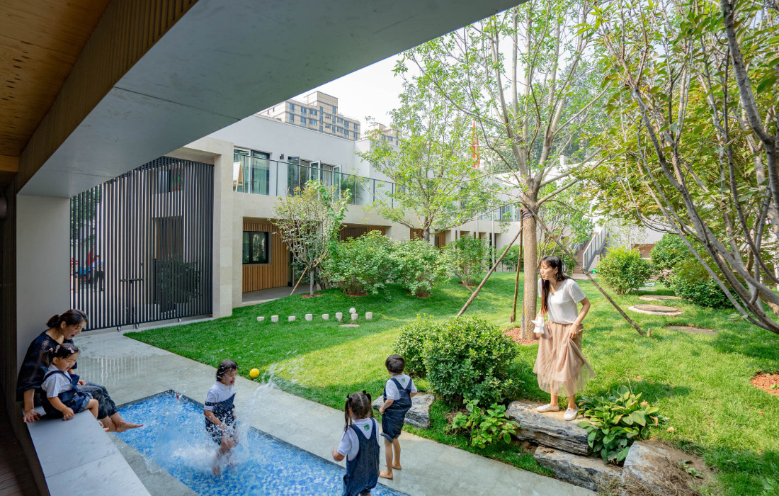 In the middle of one of the world’s busiest cities, Beijing, renowned designers HIBINOSEKKEI+Youji no Shiro created a space that lets kindergarten aged children learn, explore and play. indesignlive.com/the-work/how-d…