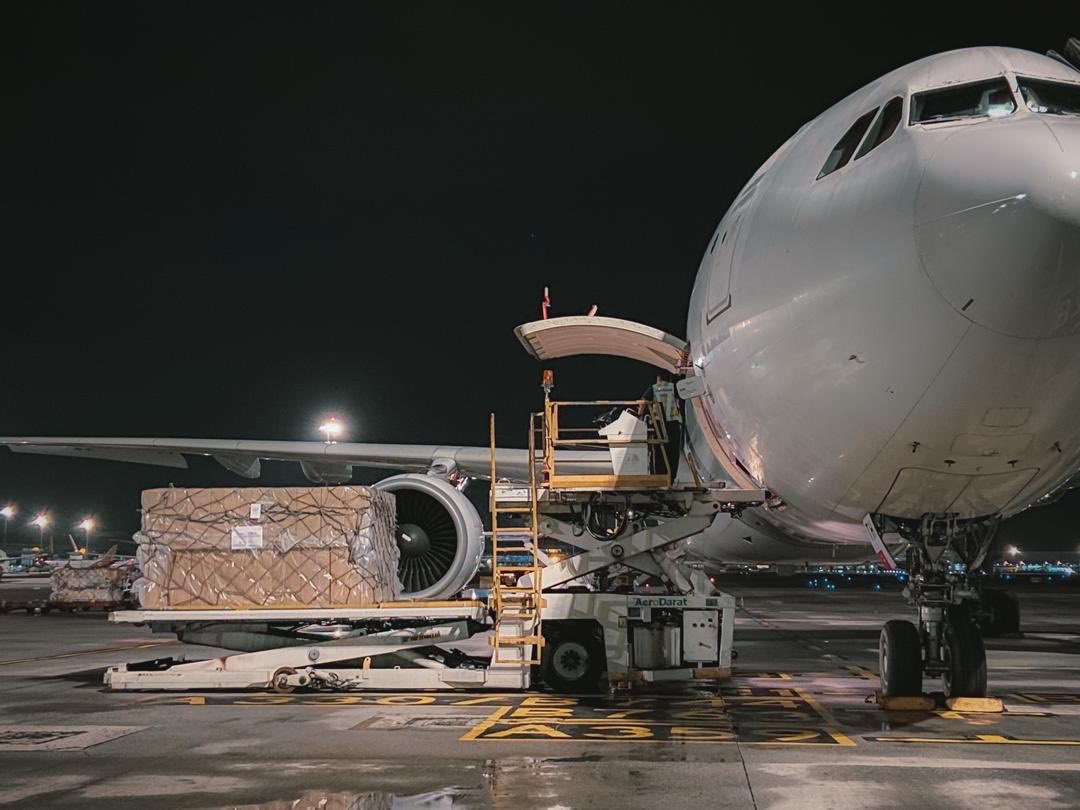 Last night KUL welcomed the arrival of 2 cargo flights carrying essential medical supplies in aid of the fight against #COVID19 in Malaysia. The medical supplies were donated by the Jack Ma Foundation and Alibaba Foundation and
