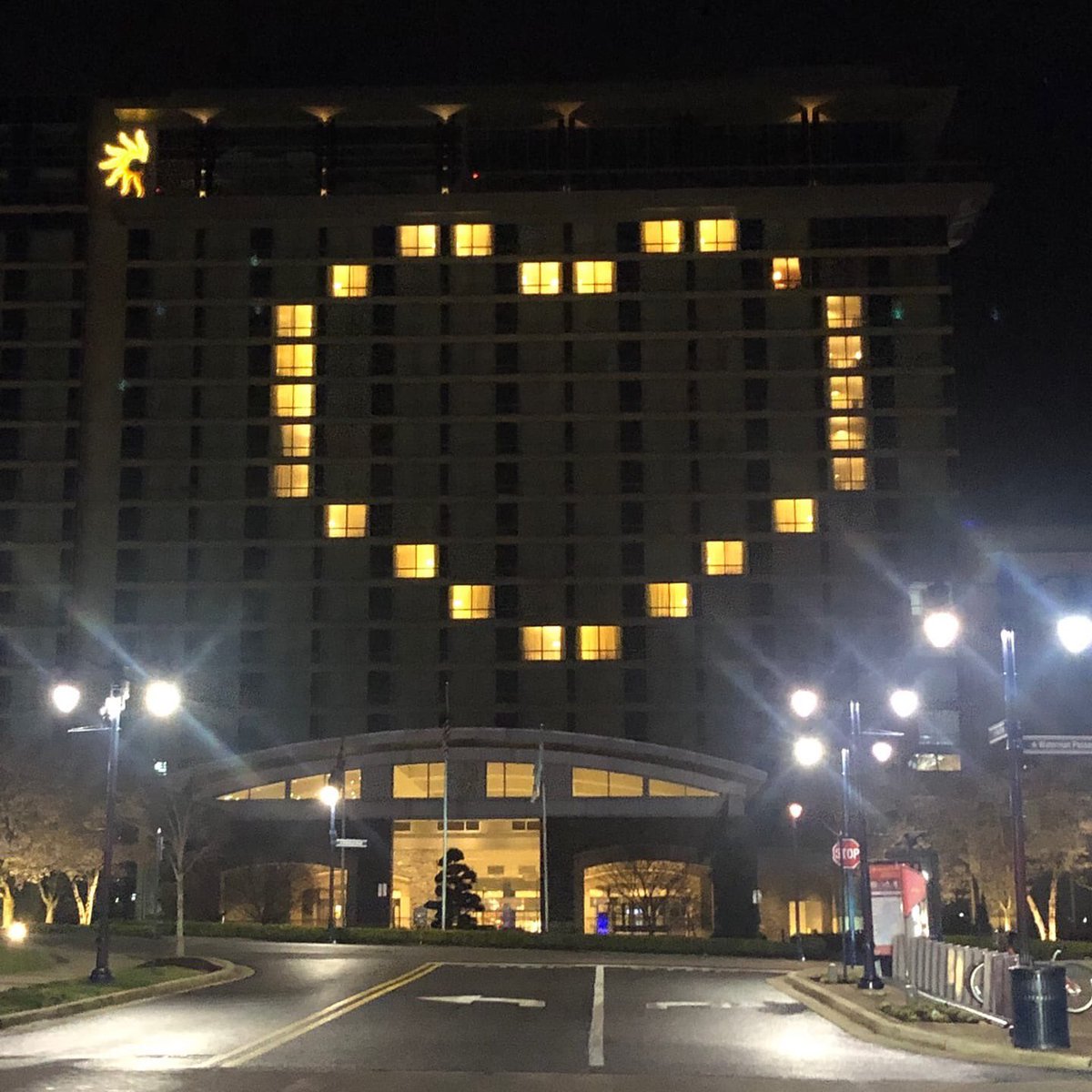 D8Monique's tweet photo. I want to personally thank the Gaylord National Harbor for partnering with us to give food &
produce to over 2,500 families, even while they were winding down operations. Good & thoughtful corporate partners in District 8. We look forward to their reopening!
#2020Focus
#D8Strong https://t.co/24H9AWvrC8