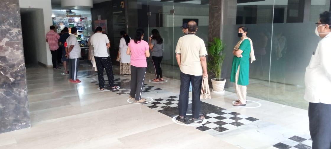 kaushaldp2's tweet photo. #SocialDistancing #IndiaFightsCorona
@HTNoidaGzb
@noida_authority
@AmrpaliSapphire
“Self-discipline creates a brighter tomorrow.”
People of Amrapali Sapphireph-1 pledge to adopt all mesaures of safty and precautions.
#groceries
#BuyingEssentials https://t.co/ZfzIWguJrJ