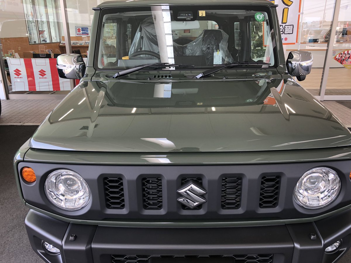 VFFVFSVFG's tweet photo. 1年1ヶ月待った、新型ジムニーがーーーーやっと今日納車だぁーー！！
嬉しいぞ嬉しいぞ！！この時をどれほど待ちわびたことか！
はぁ〜〜最の高！！
やはりジムニーはカッコイイですね
久しぶりのMT車なので不安な点もありますがそのうち慣れていくでしょう。
 #ジムニー https://t.co/IiMmLzYObY