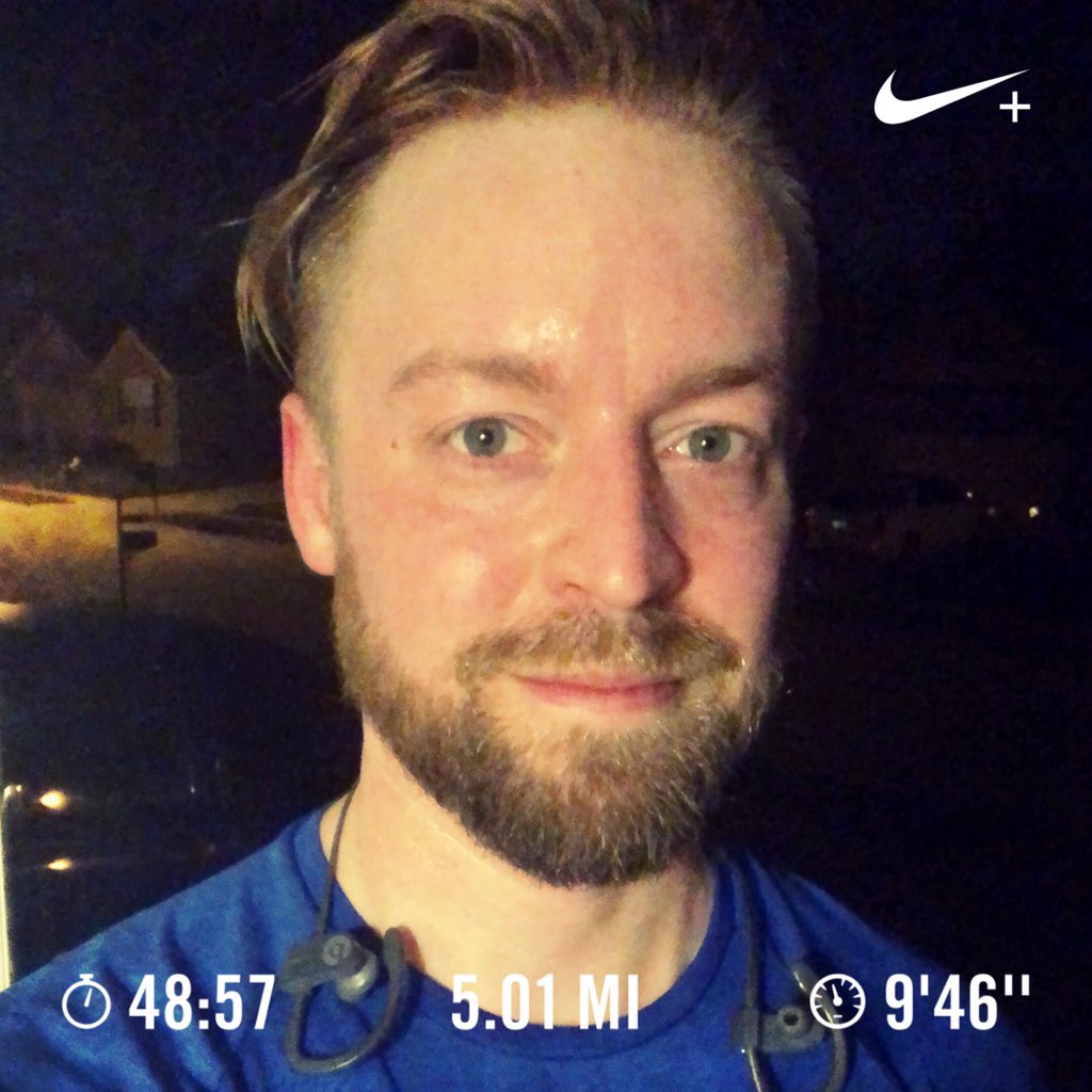 JustinUnterseh's tweet photo. #WellnessWednesday consisted of endless amounts of push-ups and ended with a run.
#KAMOstreaker #withclothes #plusbeforeandafterhandwashing https://t.co/1D0a4JOjJa