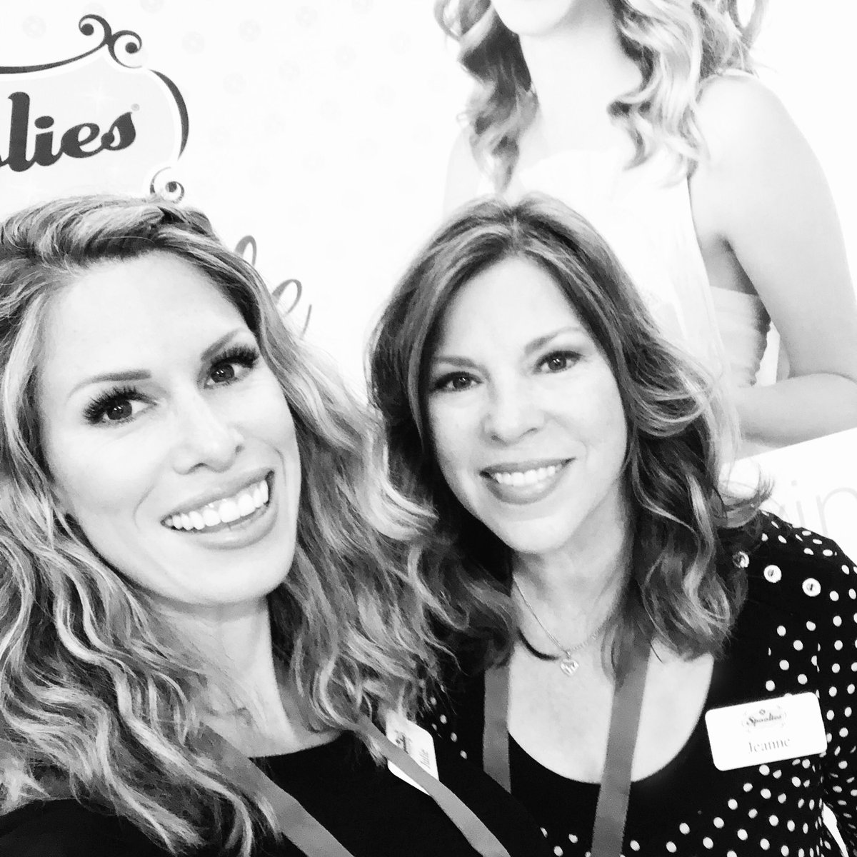 spoolies's tweet photo. We had a blast last year at the IBE L.A. trade show! With many trade shows now canceled, we’ve decided to do a live demonstration on Instagram TV. Stay tuned and we will announce the day and time soon. #spoolies #hair #demo #liveshow #watch https://t.co/tWiokIsBtM