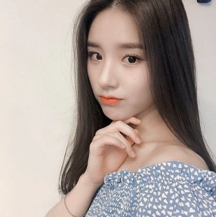 yellowwwiiing's tweet photo. Layout pack of Heejin LOONA and NCT Doyoung. 

( Rt / love when you need save this pack, ddankyu 🙆 ) https://t.co/IZUmiQb94R