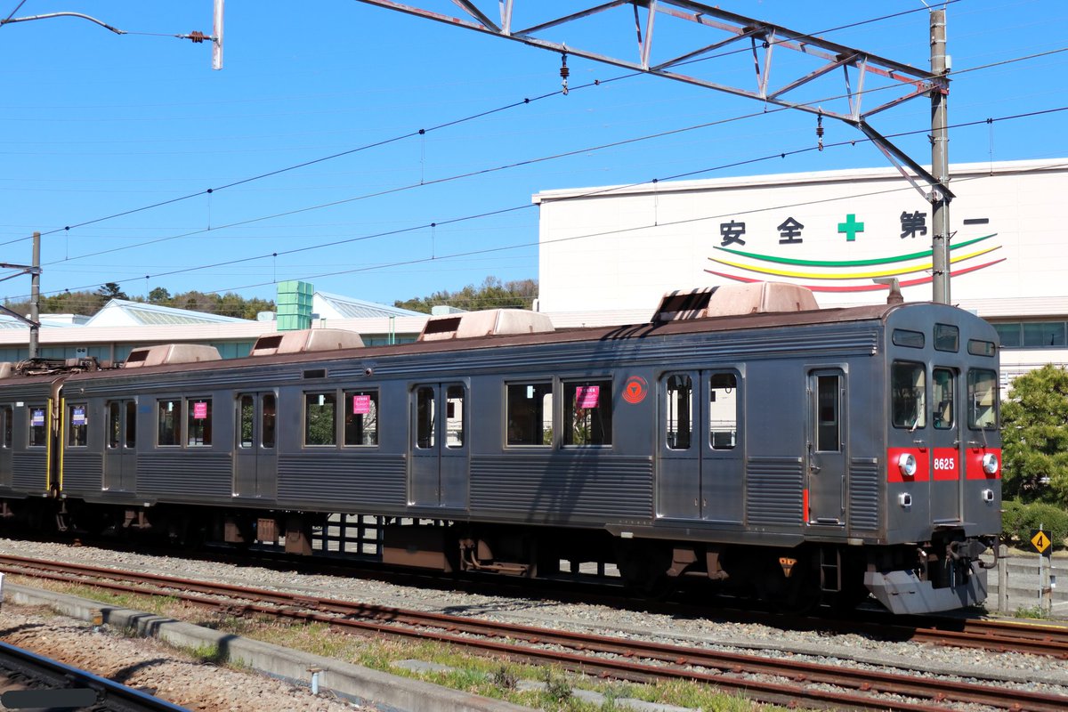 Tokuchan4698606's tweet photo. 【2020.3.25 東急8500系8625F 引退へ】

遂に...引退の時が来てしまいました...
8625Fの引退により、田園都市線を走る最大勢力は東急5000系になりました。
約43年間お疲れ様でした。
ありがとう！さようなら👋

#東急8500系
#8625F https://t.co/orTrOLabRw