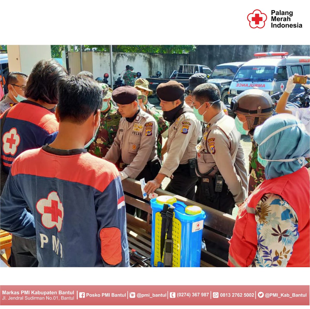PMI_Kab_Bantul's tweet photo. Sejak hari sabtu (21/3) PMI Bantul melakukan kegiatan untuk pencegahan Covid-19 yaitu, penyemprotan disinfektan di fasilitas umum, pembuatan hand sanitizer dan bekerja sama dengan TNI-POLRI.
@pemkabbantul @palangmerah
#SatgasCovid #CoronaVirusUpdates #PMIsiapbantu
#pmiupdate https://t.co/qiZIma1xTT