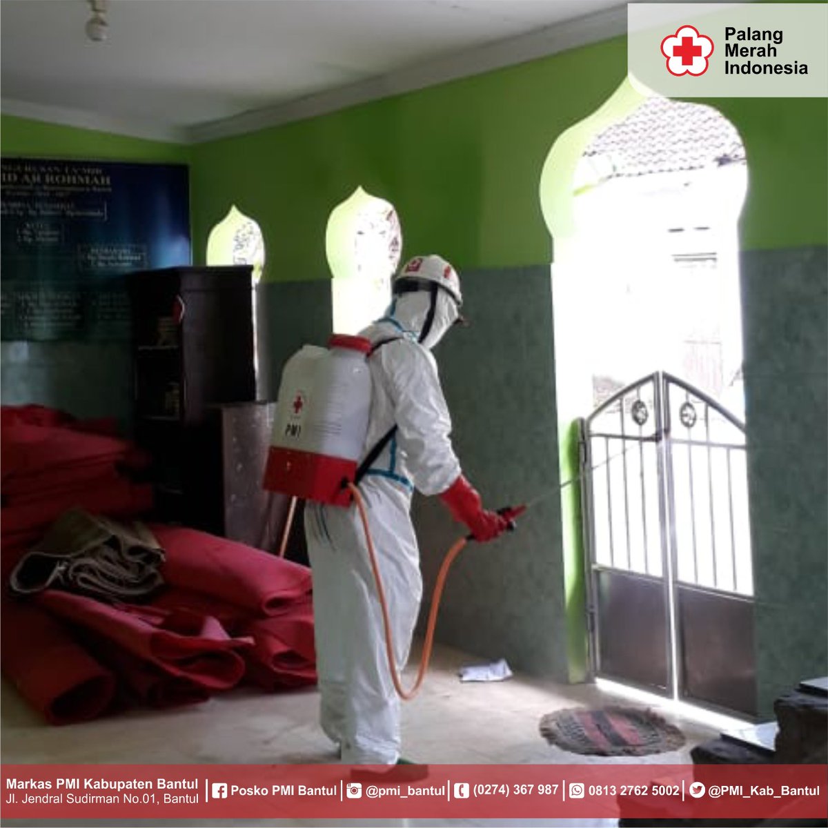 PMI_Kab_Bantul's tweet photo. Sejak hari sabtu (21/3) PMI Bantul melakukan kegiatan untuk pencegahan Covid-19 yaitu, penyemprotan disinfektan di fasilitas umum, pembuatan hand sanitizer dan bekerja sama dengan TNI-POLRI.
@pemkabbantul @palangmerah
#SatgasCovid #CoronaVirusUpdates #PMIsiapbantu
#pmiupdate https://t.co/qiZIma1xTT