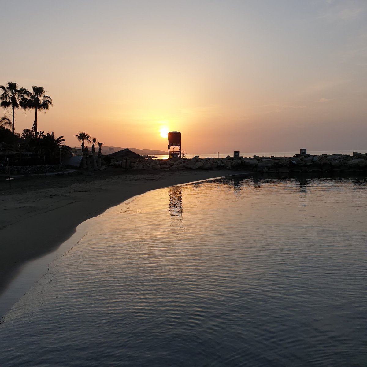 charli_says's tweet image. "I dream that lawla flowers will bloom in the streets of Kabul again and rubab music will play in the samovar houses and kites will fly in the skies." - Khaled Hosseini 

#kiterunner #authors #Cyprus #sunrise