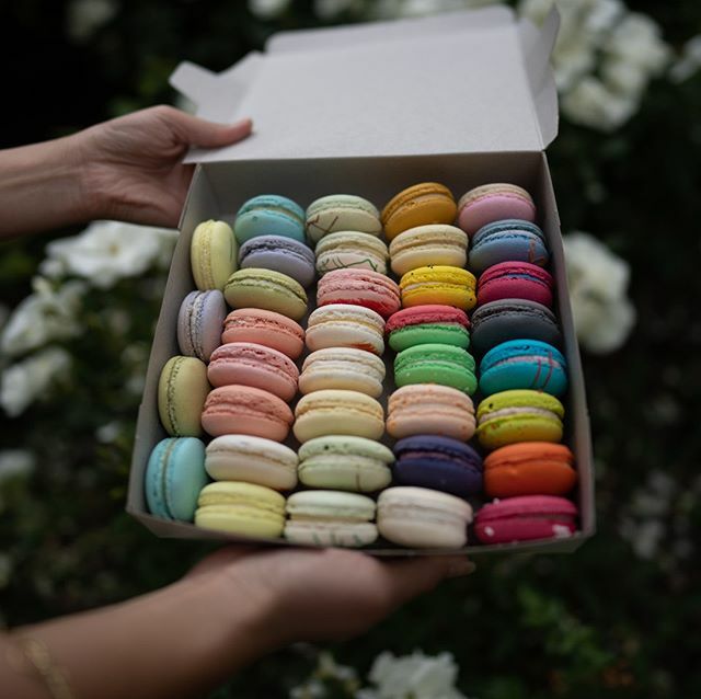 We know that if you had any of our macarons left, you'll likely have eaten them by now, but just in case you have more self-control than we do, you can keep them fresh in the freezer for up to 3 weeks! #divideandconquer