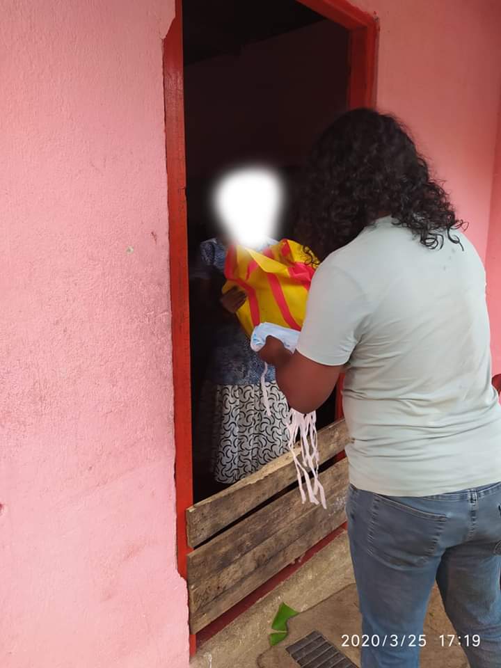 Amelia_HJM's tweet photo. Help fellow people in need 
#coronaLockdown
#saveSL https://t.co/vftLBXTBJD