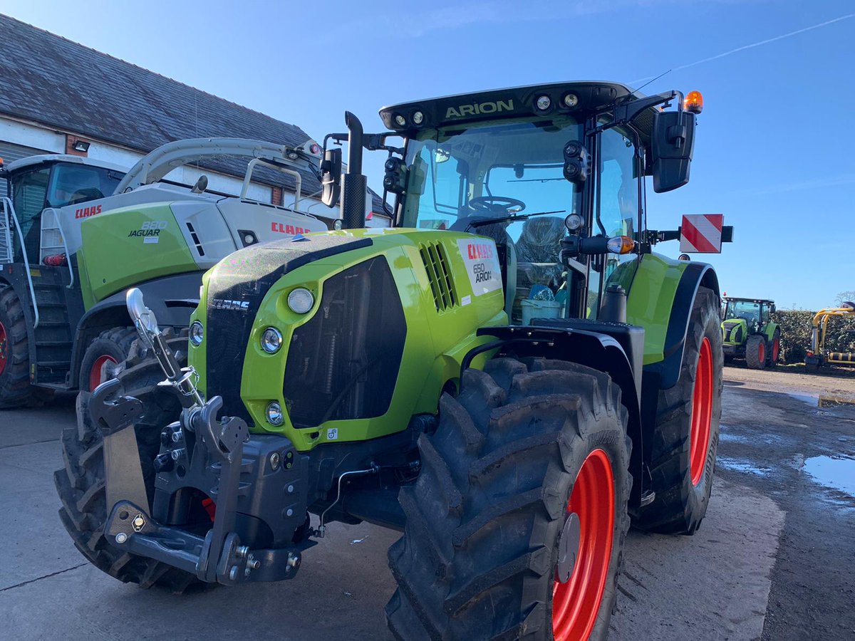 Morris_Corfield's tweet photo. Buisness as usual😊😊
Delivering a new #20plate #CLAAS #Arion650 to our loyal customers at Billington's 👍👍👍 #keepsafe #supportfarming https://t.co/XIuYaBbeio