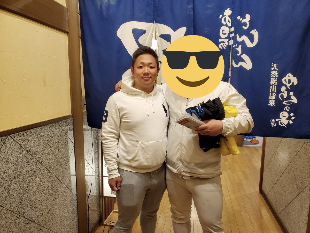 ryu20000318's tweet photo. 野球終わりやったし、変な格好やけどたいしに会った、こないだの一件ほんまに頼りになりました😓

これからも、がんばれ！番長 https://t.co/Dw3k61k4ub